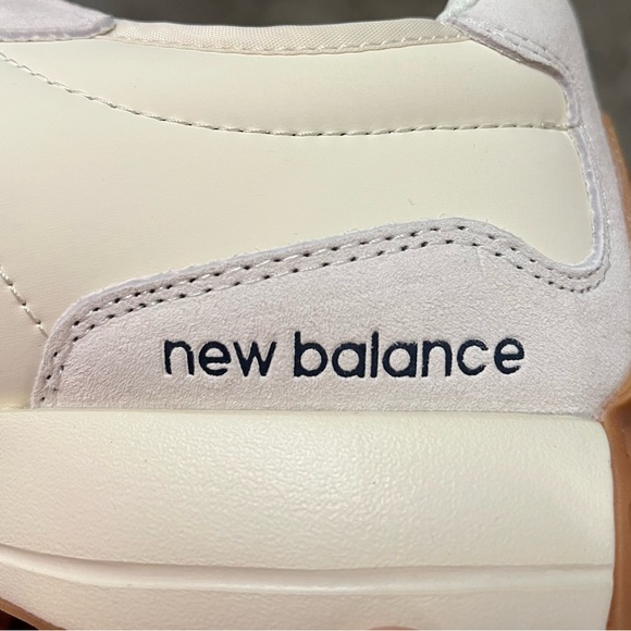 New Balance 327 - Picture 8 of 8